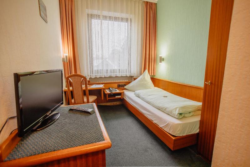Single Room with Shower image 2