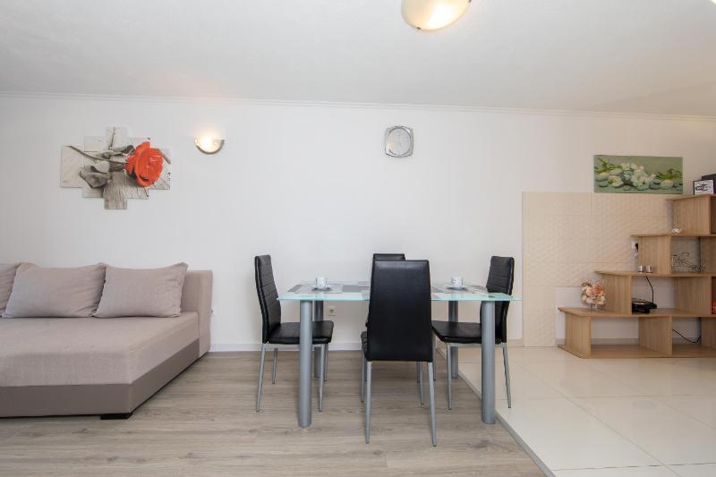 Apartmani Nina & Mili - image 38