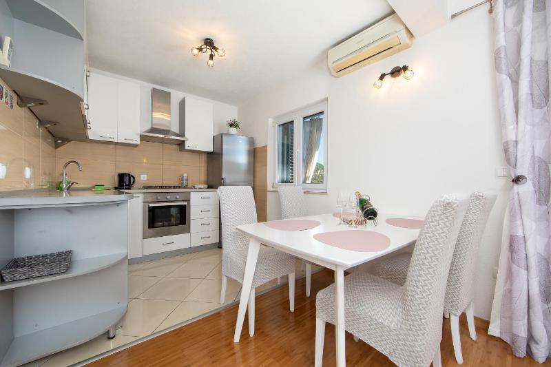 Apartmani Nina & Mili - image 32