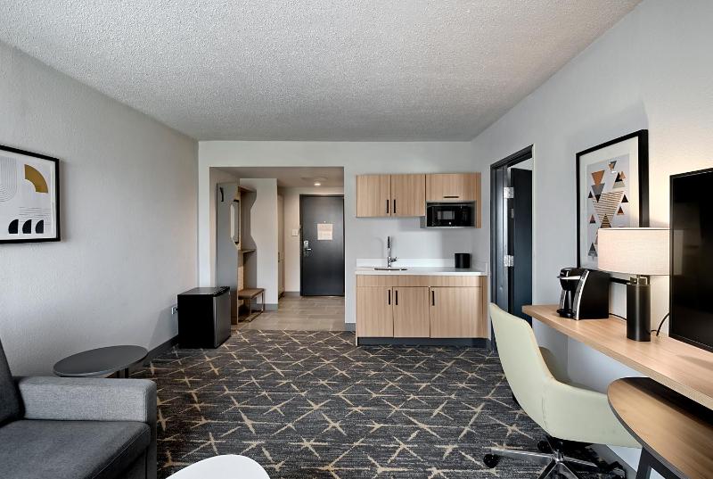 King Suite with Sofa Bed image 3