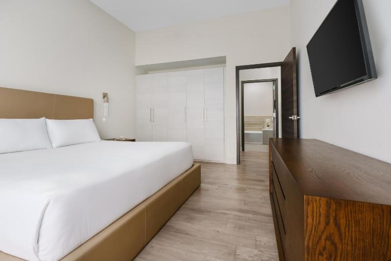 Accessible One Bedroom Suite King image 3