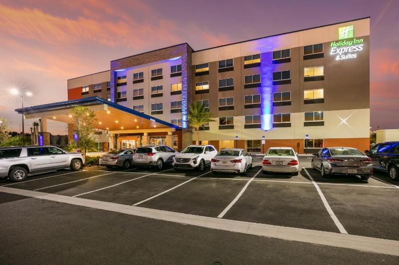 Holiday Inn Express & Suites Jacksonville - Town Center By IHG - image 3