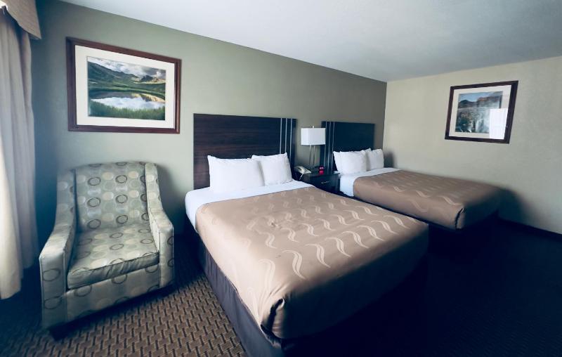 Queen Room with Two Queen Beds - Non-Smoking image 3