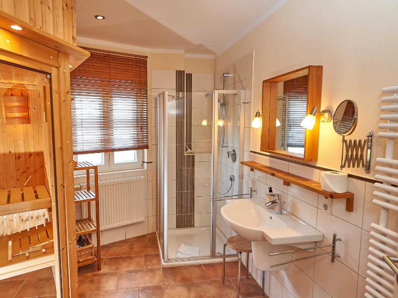 Villa Sommerwind - WG 01 mit Sauna Kamin und Terrasse - image 30
