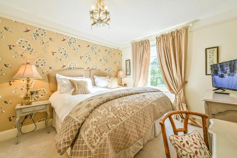 Three-Bedroom House image 4