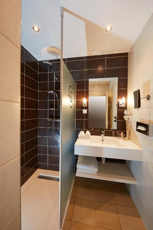 Standard Queen Room image 4