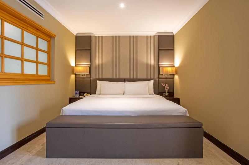 Executive Suite image 3
