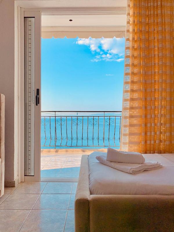 Family Room with Sea View image 1