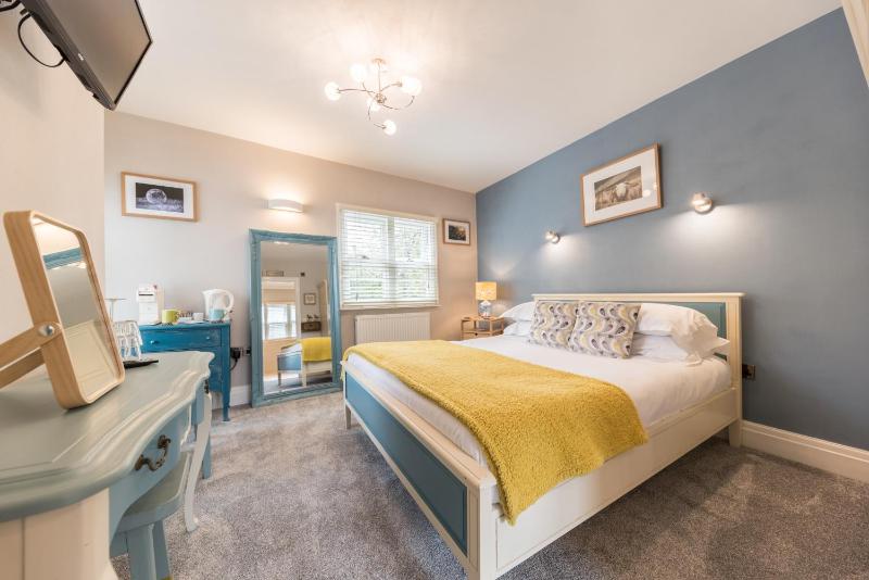 Standard King Room image 1