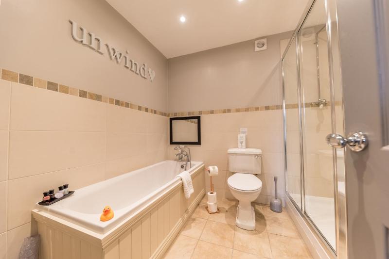 King Suite with Balcony image 2