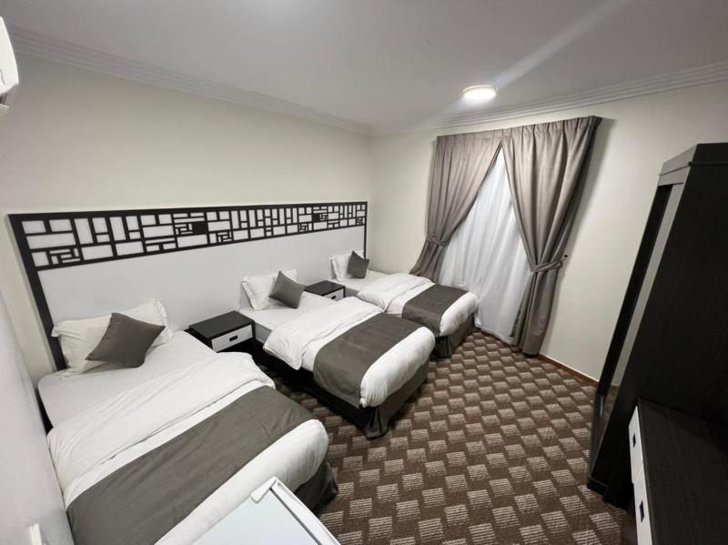 Triple Room with Private External Bathroom image 1