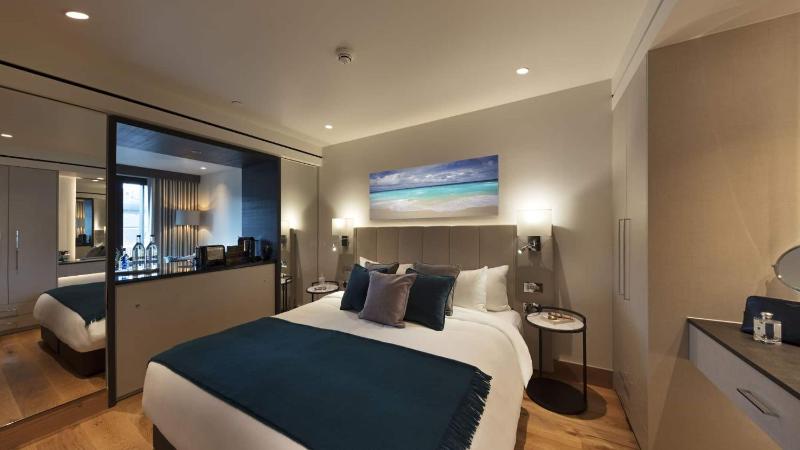 Executive Suite with Kitchen image 1