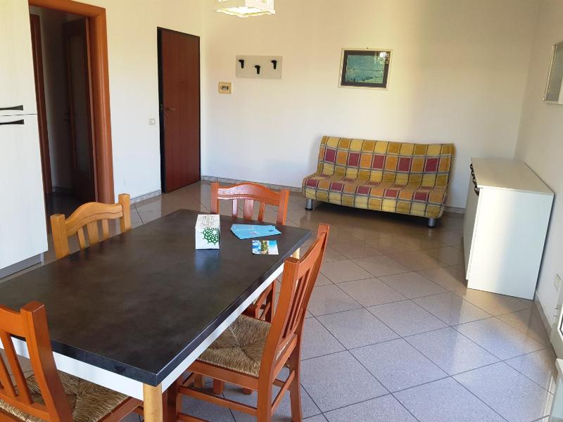 One-Bedroom Apartment image 4