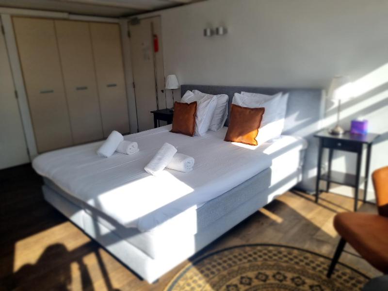 Standard Double Room with External Toilet image 4