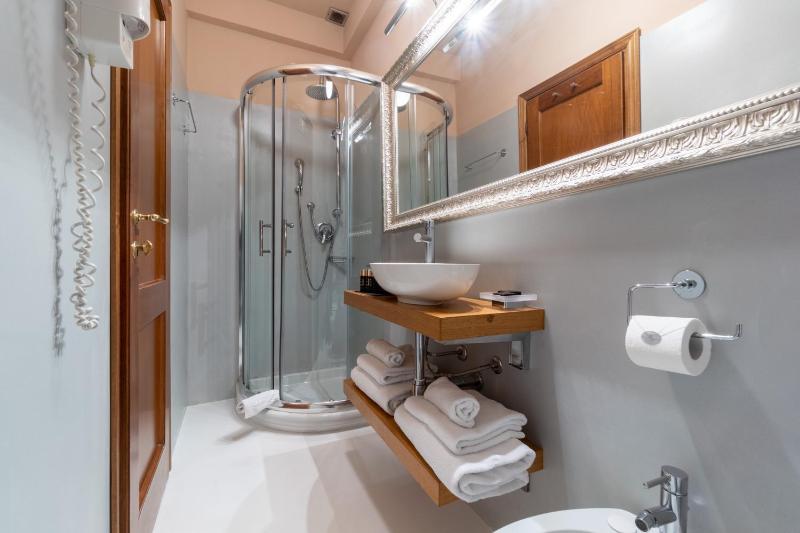 Small Double Room image 3