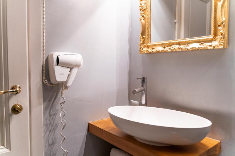 Superior Single Room image 2