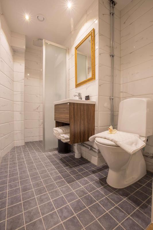 Standard Queen Room image 4