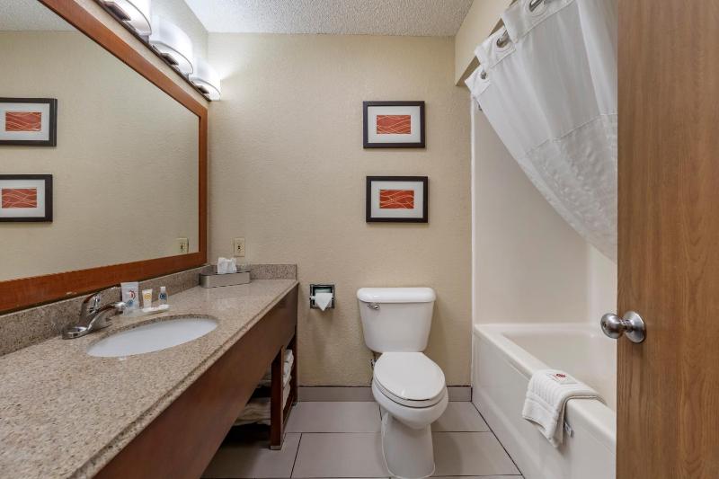 Queen Suite with Two Queen Beds - Non-Smoking image 2