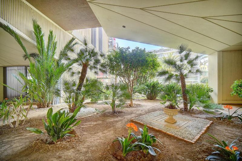 REF 1389 - Cannes Center - Apartment for rent - image 6