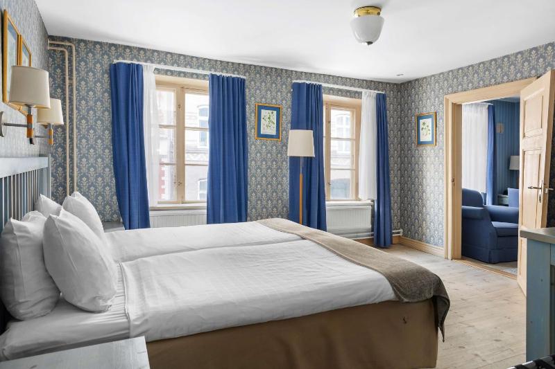 Superior Twin Room image 1