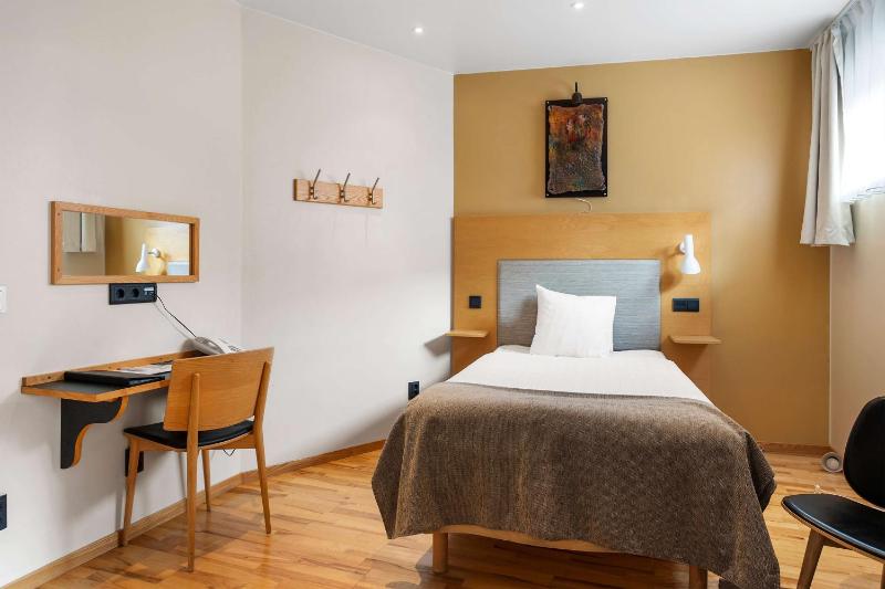 Single Room - Non-Smoking image 1
