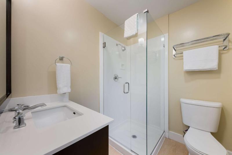 Double Room with Two Double Beds image 3