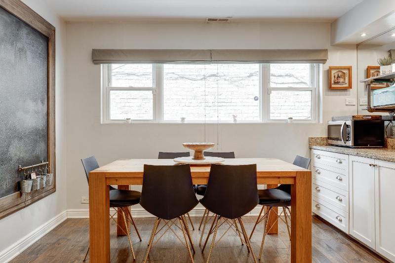 Charming & Bright Multilevel Townhome with Parking - image 5