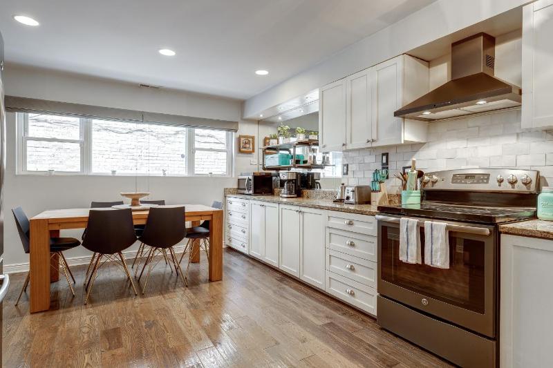 Charming & Bright Multilevel Townhome with Parking - image 12