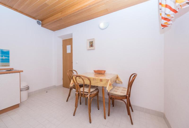Apartments by the sea Brela Makarska - 20186 - image 31