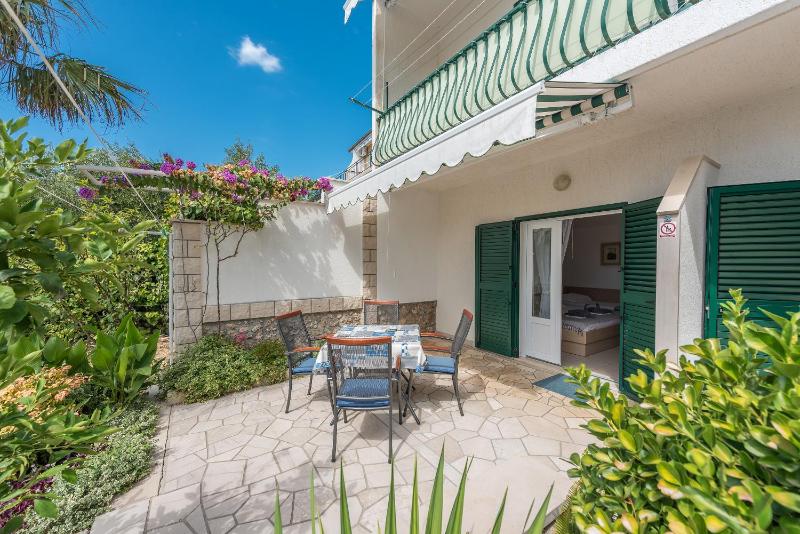 Apartments by the sea Brela Makarska - 20186 - image 7