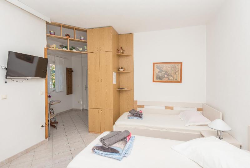 Apartments by the sea Brela Makarska - 20186 - image 22