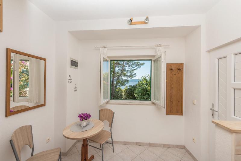 Apartments by the sea Brela Makarska - 20186 - image 32