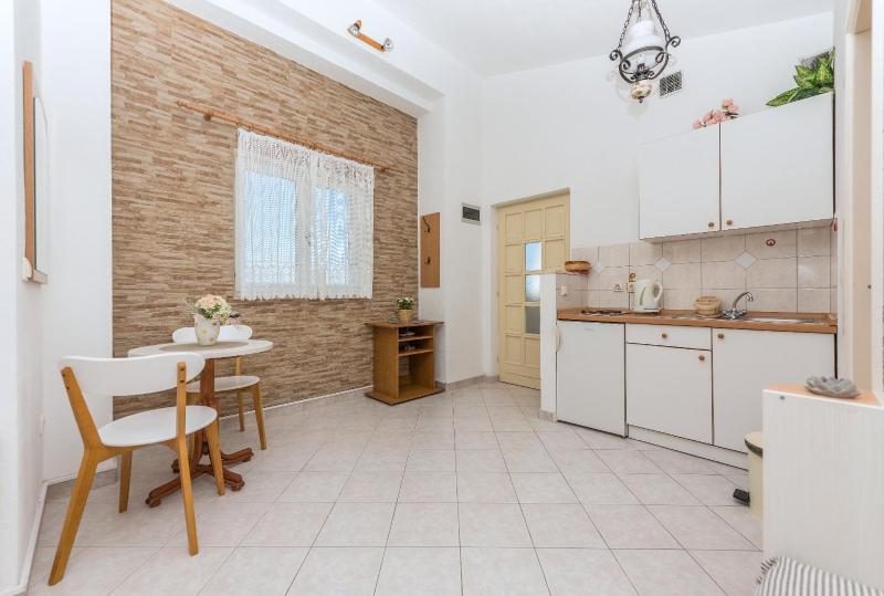 Apartments by the sea Brela Makarska - 20186 - image 30