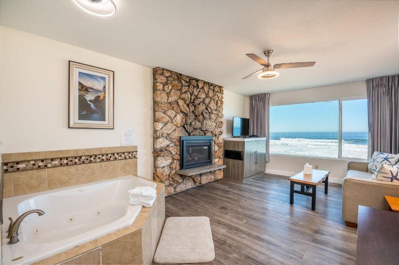 One Bedroom Suite, Queen Bed, Jacuzzi Tub, Gas Fireplace, Ocean View, Upper Floor image 1