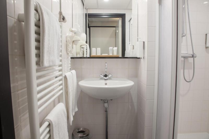 Double Room image 3