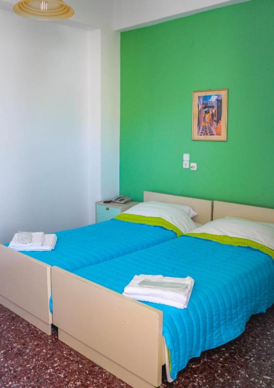 Twin Room image 3