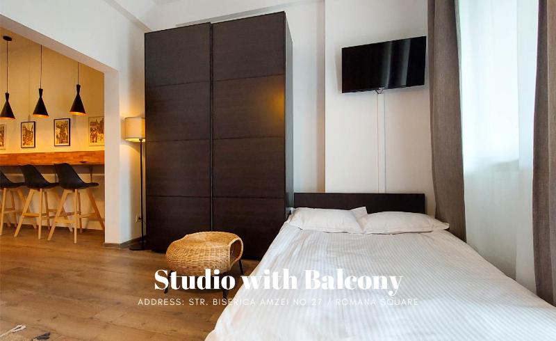 Studio with Balcony image 3