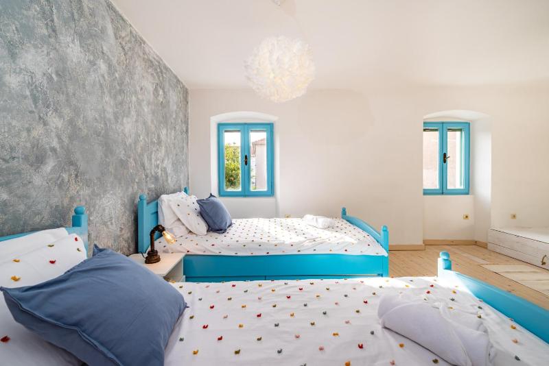 Hidden Gem holiday home with pool - image 6