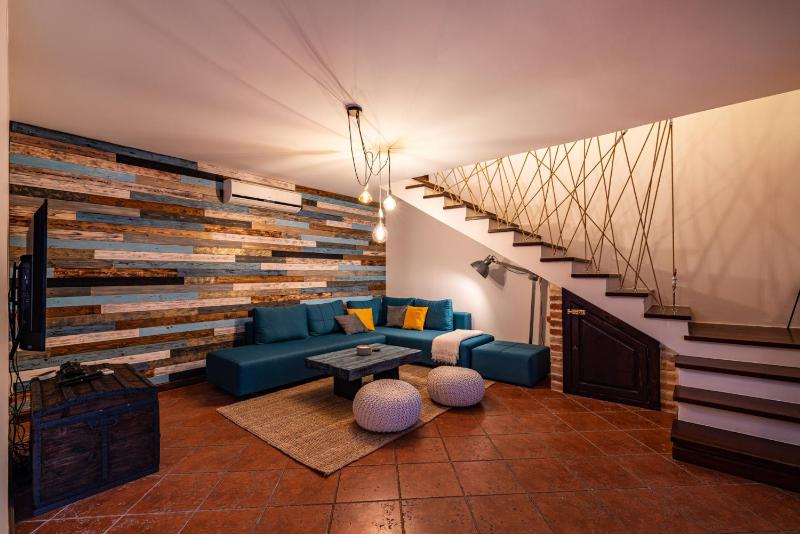 Hidden Gem holiday home with pool - image 8
