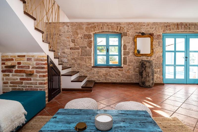 Hidden Gem holiday home with pool - image 28
