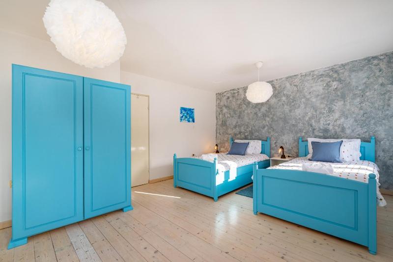 Hidden Gem holiday home with pool - image 17