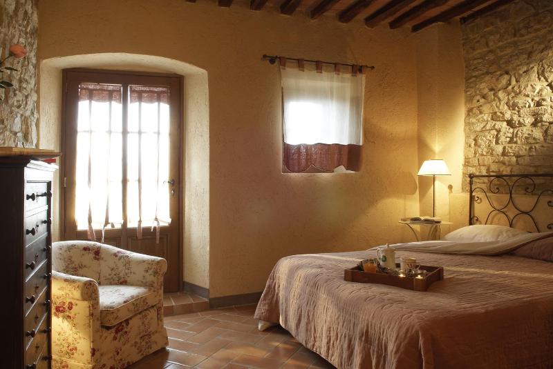 One-Bedroom Apartment with Patio (4 Adults) image 3