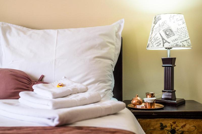 Double Room with Extra Bed image 1