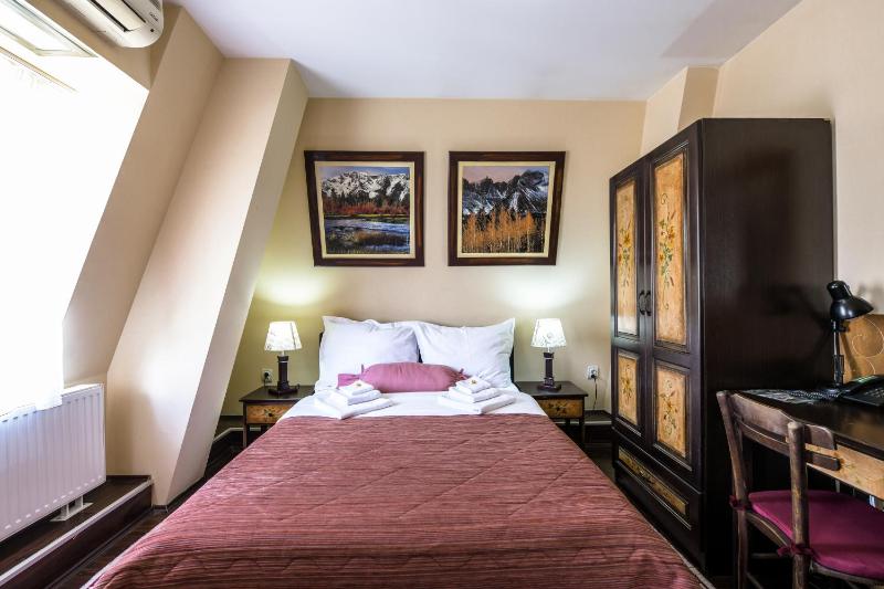 Double Room with Extra Bed image 2