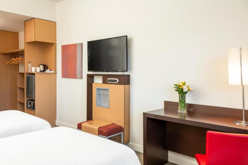 Superior Room with 2 Single Beds image 4
