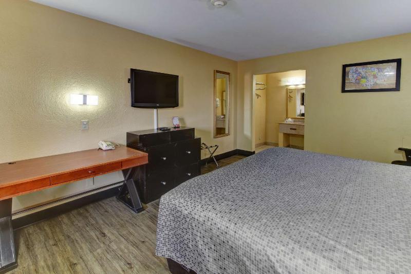 King Room - Non-Smoking image 4