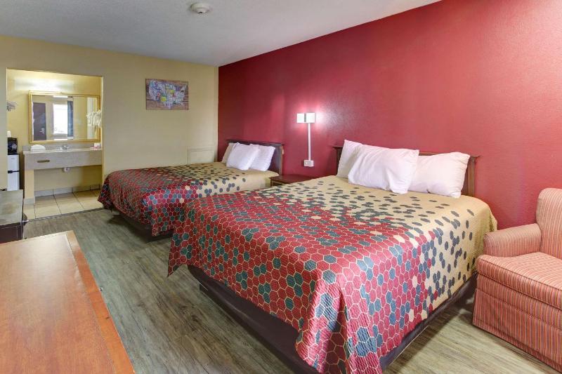 Econo Lodge Virginia Beach Town Center - image 21