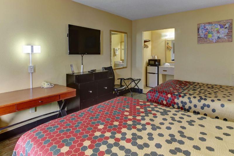 Econo Lodge Virginia Beach Town Center - image 13