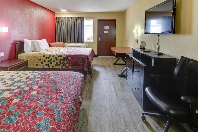 Econo Lodge Virginia Beach Town Center - image 14