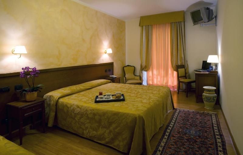 Double Room image 1